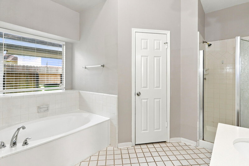 2,160/Mo, 2819 Calender Lake Dr Missouri City, TX 77459 Primary Bathroom View