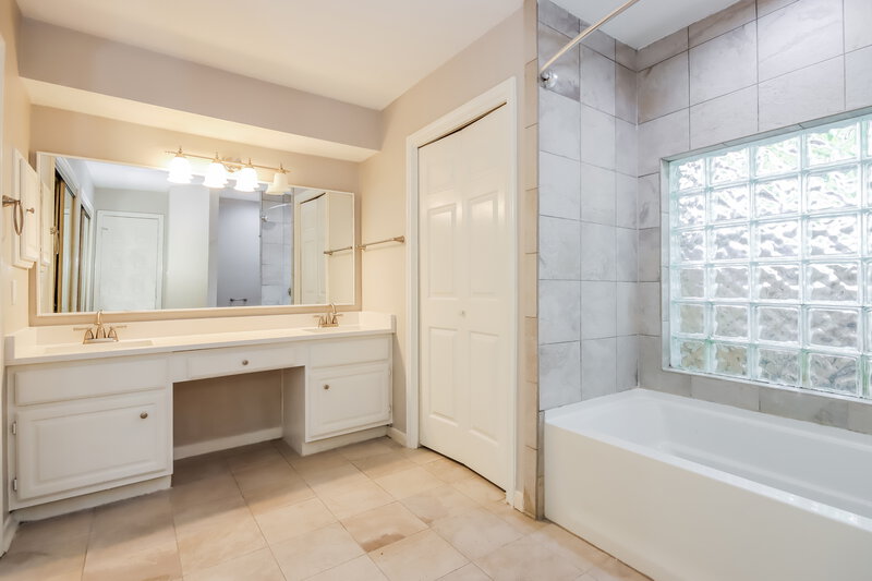 1,875/Mo, 15803 N Chamfer Ct Crosby, TX 77532 Main Bathroom View