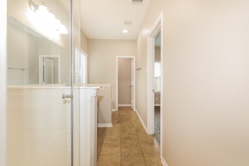 2,320/Mo, 7727 Foxwaithe Ln Humble, TX 77338 Main Bathroom View