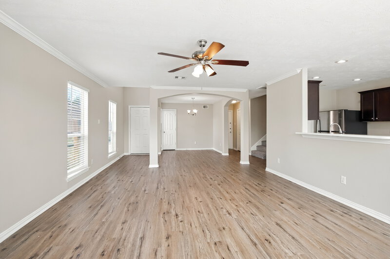 1,900/Mo, 2702 Shearwater Bend Dr Humble, TX 77396 Living Room View 2