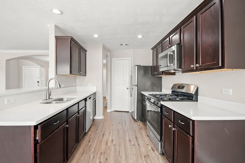 1,900/Mo, 2702 Shearwater Bend Dr Humble, TX 77396 Kitchen View