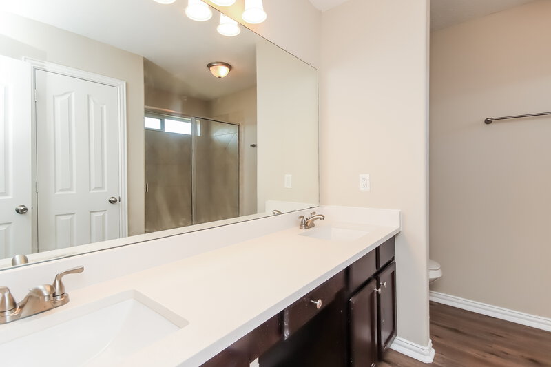 2,065/Mo, 2702 Shearwater Bend Dr Humble, TX 77396 Main Bathroom View