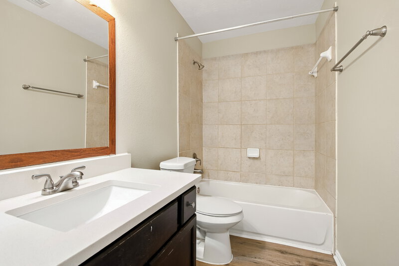 1,900/Mo, 2702 Shearwater Bend Dr Humble, TX 77396 Primary Bathroom View 2