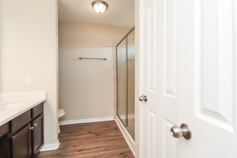 2,065/Mo, 2702 Shearwater Bend Dr Humble, TX 77396 Bathroom View