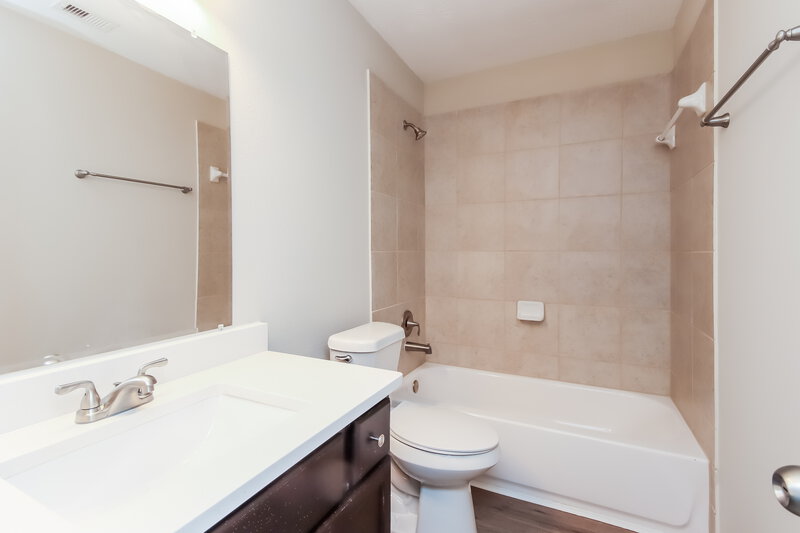 2,065/Mo, 2702 Shearwater Bend Dr Humble, TX 77396 Bathroom View 2