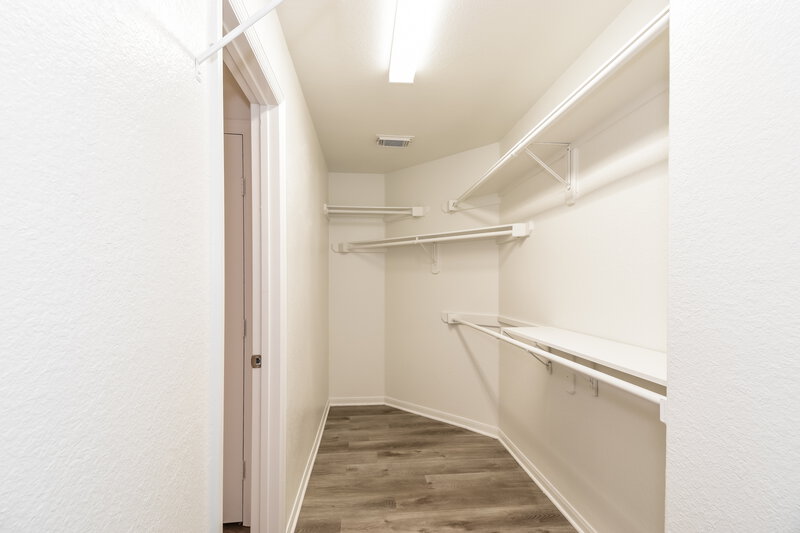 2,490/Mo, 2724 Pedernales Falls Dr Pearland, TX 77584 Walk In Closet View
