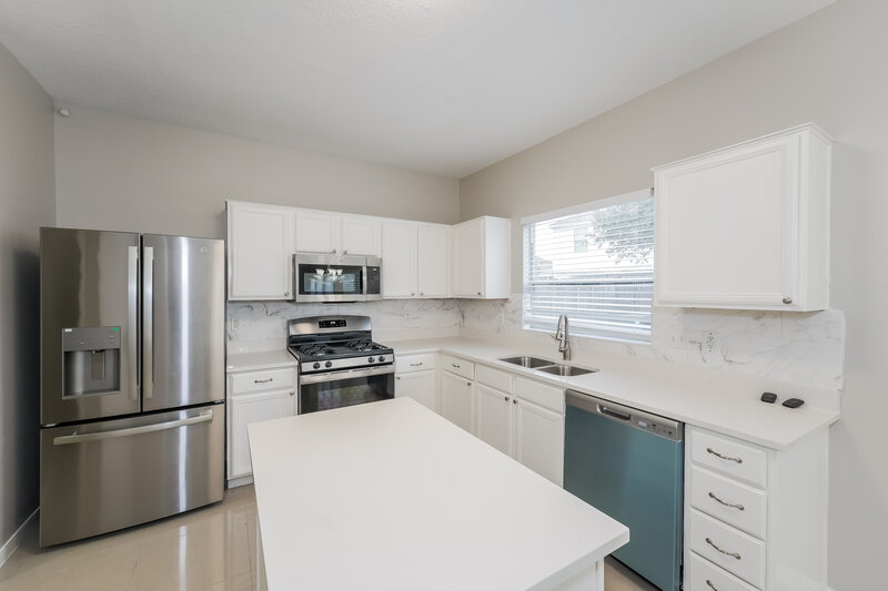 2,400/Mo, 12331 Carriage Oak Cir Humble, TX 77346 Kitchen View