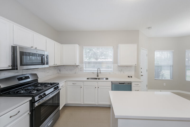 2,400/Mo, 12331 Carriage Oak Cir Humble, TX 77346 Kitchen View 2