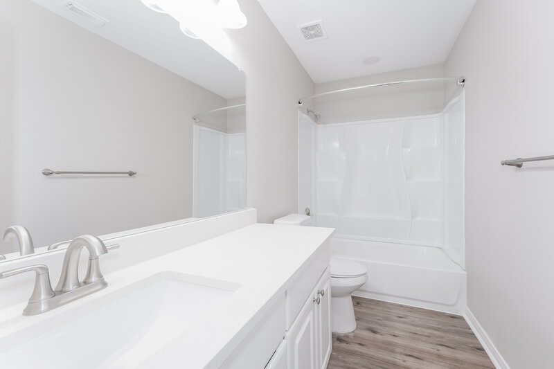 2,400/Mo, 12331 Carriage Oak Cir Humble, TX 77346 Bathroom View
