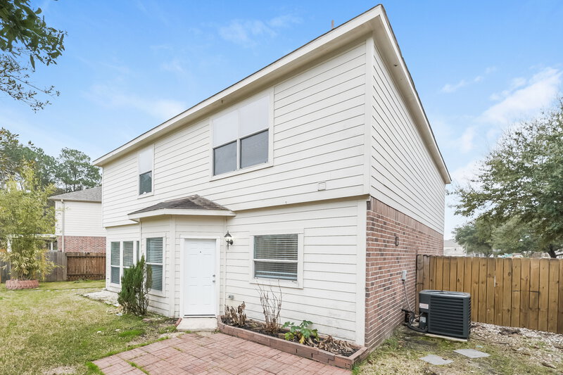 2,400/Mo, 12331 Carriage Oak Cir Humble, TX 77346 Rear View