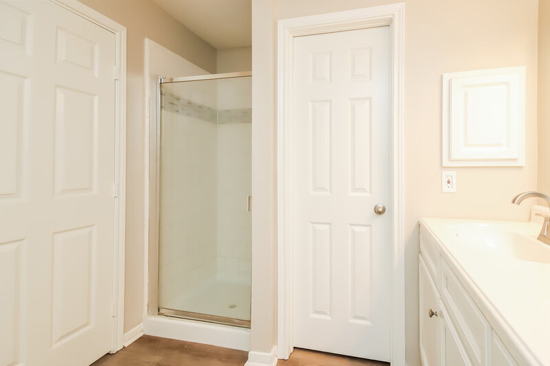 2,420/Mo, 20118 Beechview Ln Katy, TX 77449 Main Bathroom View 2