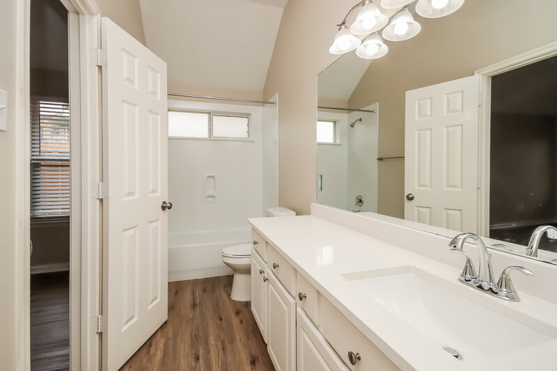 2,020/Mo, 2439 Sandy Fields Ln Spring, TX 77386 Main Bathroom View