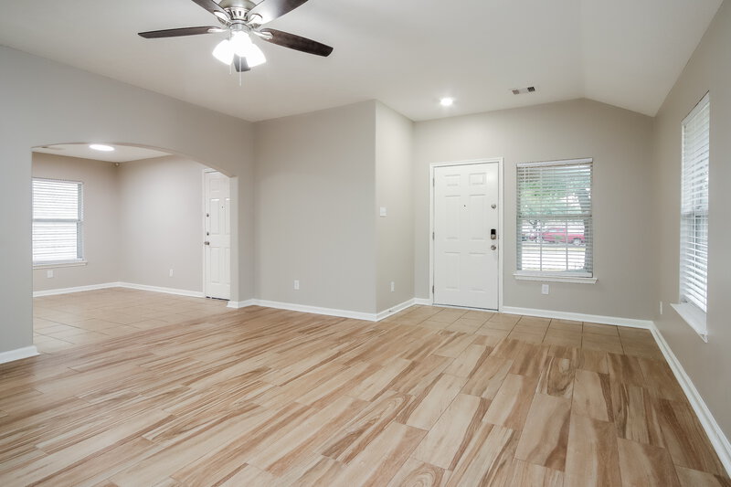 1,780/Mo, 7407 Secretariat Ridge Dr Humble, TX 77338 Living Room View 2