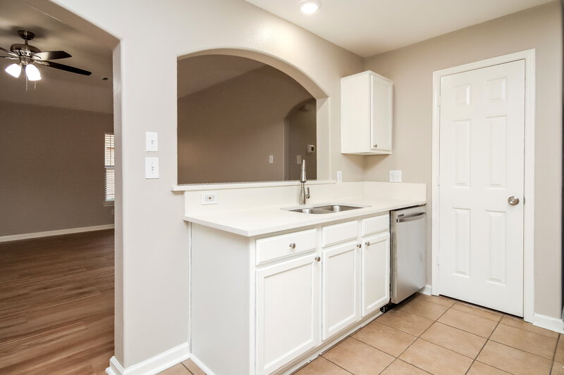 1,780/Mo, 7407 Secretariat Ridge Dr Humble, TX 77338 Kitchen View