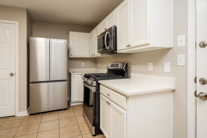 1,780/Mo, 7407 Secretariat Ridge Dr Humble, TX 77338 Kitchen View 2