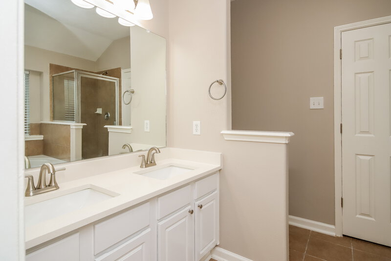 1,780/Mo, 7407 Secretariat Ridge Dr Humble, TX 77338 Main Bathroom View