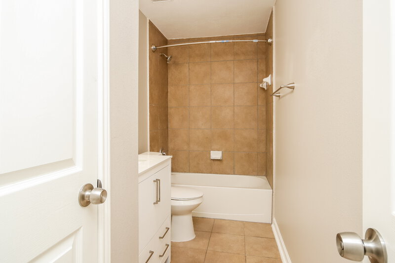 1,780/Mo, 7407 Secretariat Ridge Dr Humble, TX 77338 Bathroom View