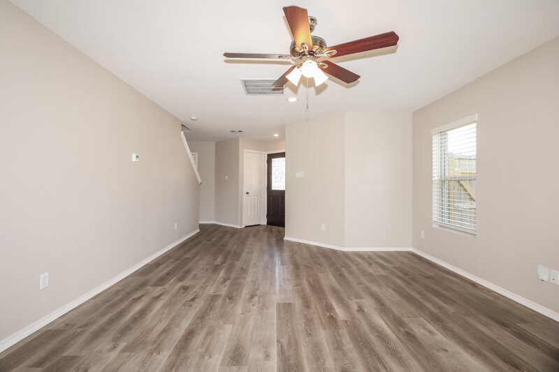 1,995/Mo, 1249 Blue Hazel Ct Pinehurst, TX 77362 Living Room View 2