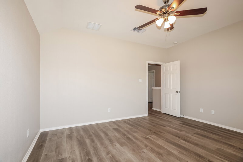 1,995/Mo, 1249 Blue Hazel Ct Pinehurst, TX 77362 Main Bedroom View