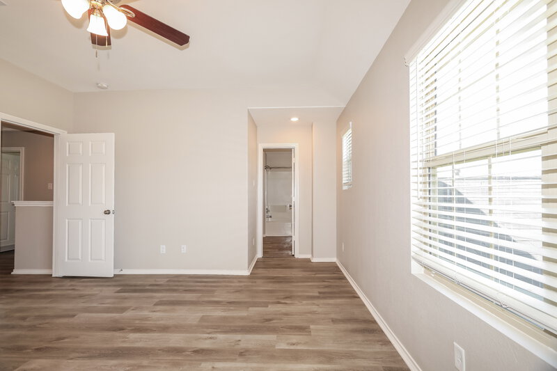 1,995/Mo, 1249 Blue Hazel Ct Pinehurst, TX 77362 Main Bedroom View 2