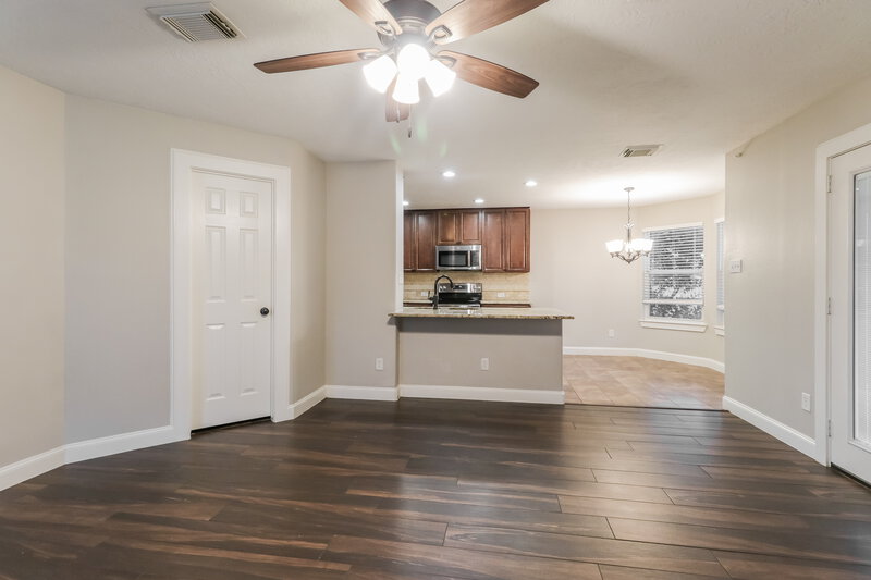 1,650/Mo, 18400 Sunrise Pines Dr Montgomery, TX 77316 Living Room View