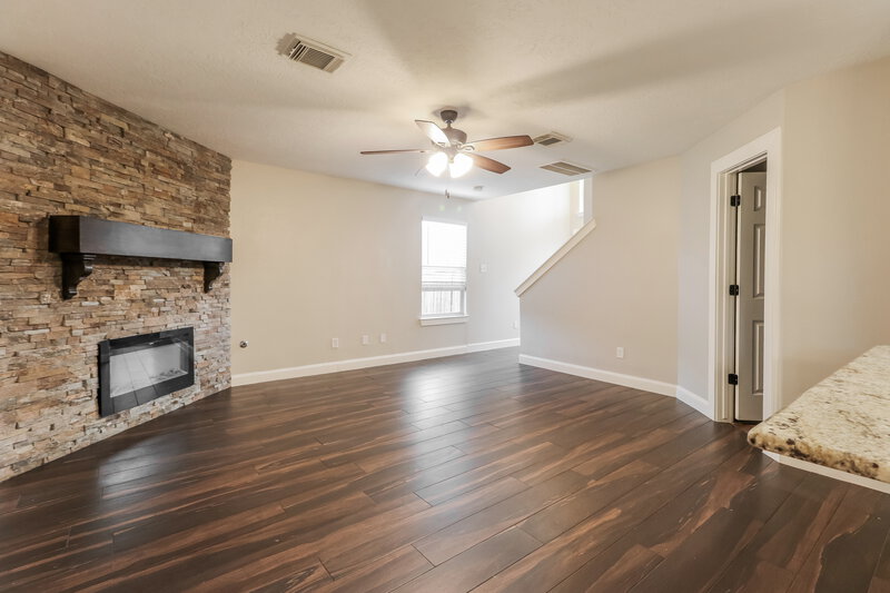 1,650/Mo, 18400 Sunrise Pines Dr Montgomery, TX 77316 Living Room View 2