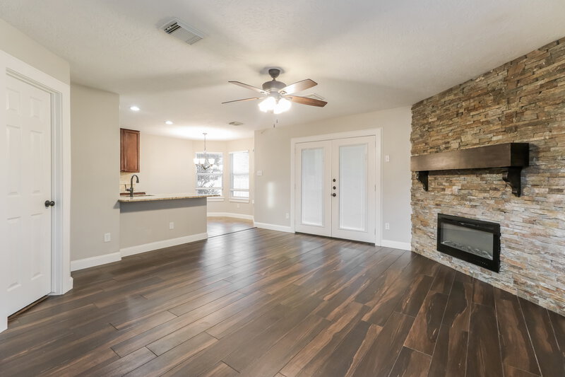 1,650/Mo, 18400 Sunrise Pines Dr Montgomery, TX 77316 Living Room View 3