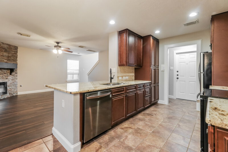 1,650/Mo, 18400 Sunrise Pines Dr Montgomery, TX 77316 Kitchen View 2