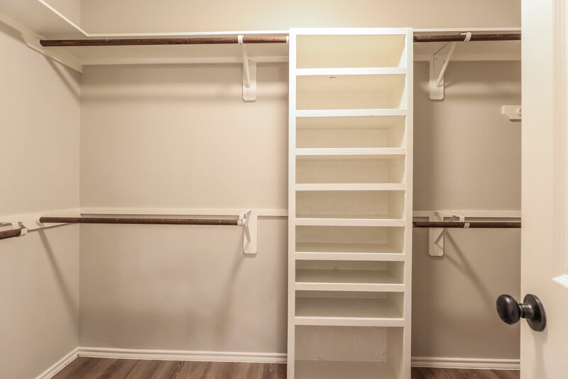 1,650/Mo, 18400 Sunrise Pines Dr Montgomery, TX 77316 Walk In Closet View