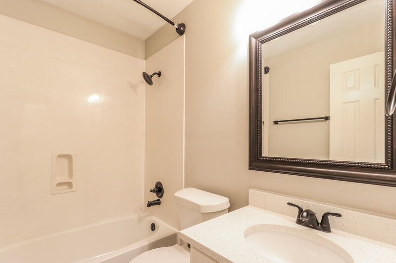 1,650/Mo, 18400 Sunrise Pines Dr Montgomery, TX 77316 Bathroom View