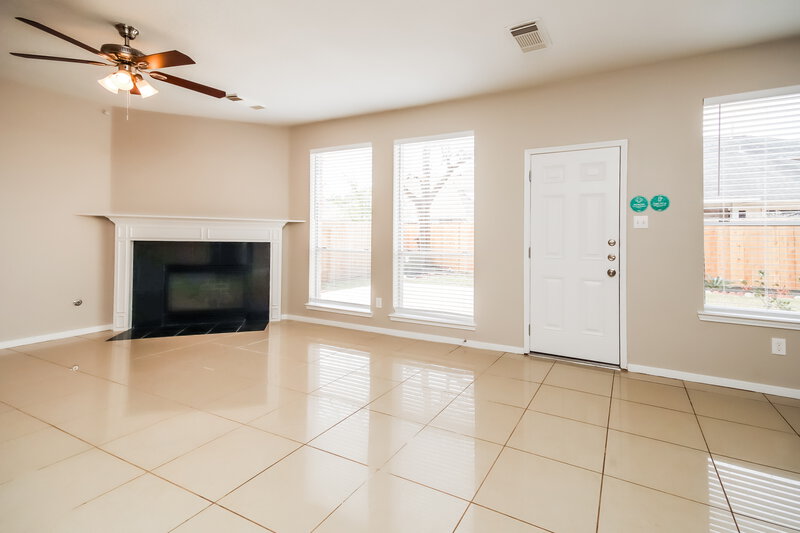 2,680/Mo, 6319 Gypsum Ct Houston, TX 77041 Living Room View 2