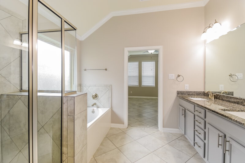 2,830/Mo, 10842 Bouldin Crk Missouri City, TX 77459 Main Bathroom View