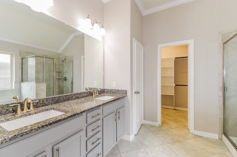2,830/Mo, 10842 Bouldin Crk Missouri City, TX 77459 Main Bathroom View 2