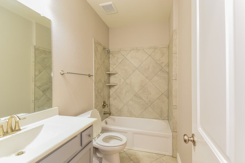 2,830/Mo, 10842 Bouldin Crk Missouri City, TX 77459 Bathroom View 2