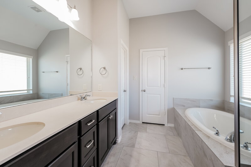 2,930/Mo, 2911 Angel Mist Ln Rosenberg, TX 77471 Main Bathroom View
