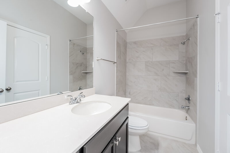 2,930/Mo, 2911 Angel Mist Ln Rosenberg, TX 77471 Bathroom View 2