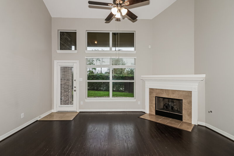 2,525/Mo, 8402 Oak Knot Ct Spring, TX 77389 Living Room View