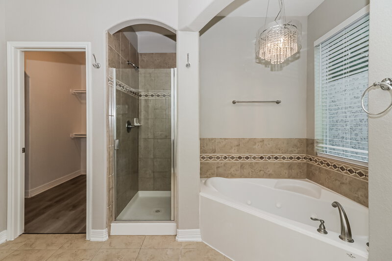 2,525/Mo, 8402 Oak Knot Ct Spring, TX 77389 Main Bathroom View