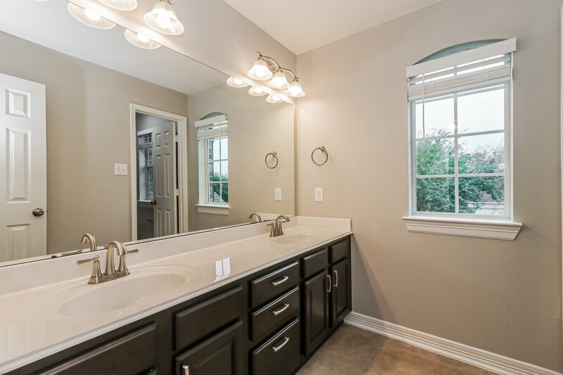 2,525/Mo, 8402 Oak Knot Ct Spring, TX 77389 Bathroom View