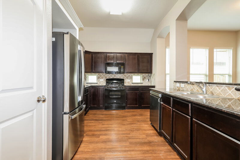 1,905/Mo, 992 Northampton Dr Conroe, TX 77303 Kitchen View
