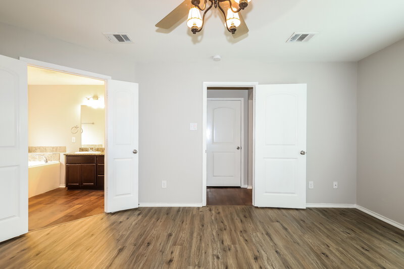 1,905/Mo, 992 Northampton Dr Conroe, TX 77303 Main Bedroom View
