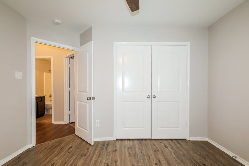 1,905/Mo, 992 Northampton Dr Conroe, TX 77303 Bedroom View 2