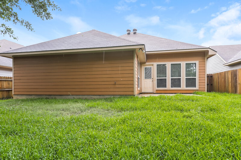 1,905/Mo, 992 Northampton Dr Conroe, TX 77303 Rear View