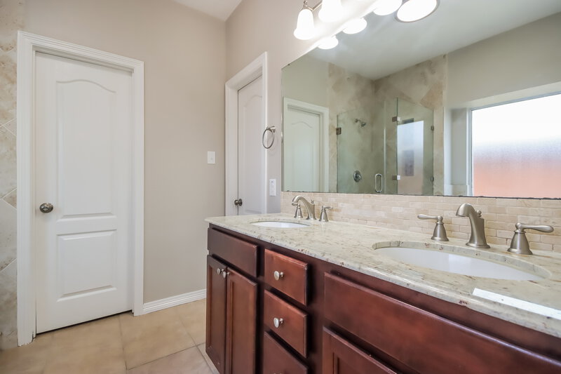 2,275/Mo, 2814 Spring Dusk Ln Spring, TX 77373 Main Bathroom View
