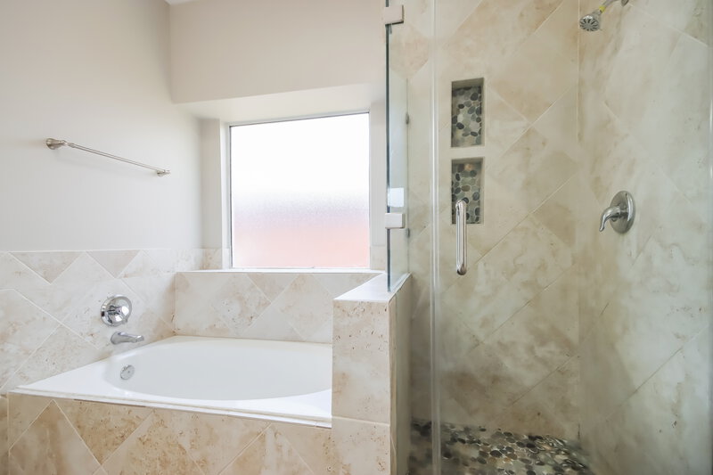 2,275/Mo, 2814 Spring Dusk Ln Spring, TX 77373 Main Bathroom View 2