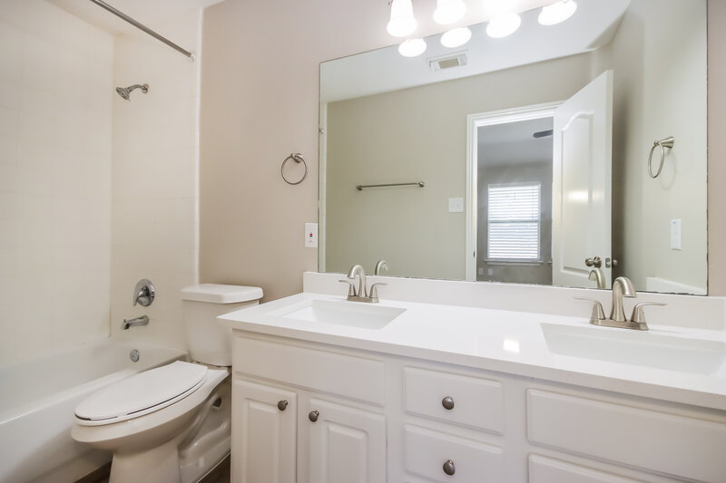 2,275/Mo, 2814 Spring Dusk Ln Spring, TX 77373 Bathroom View