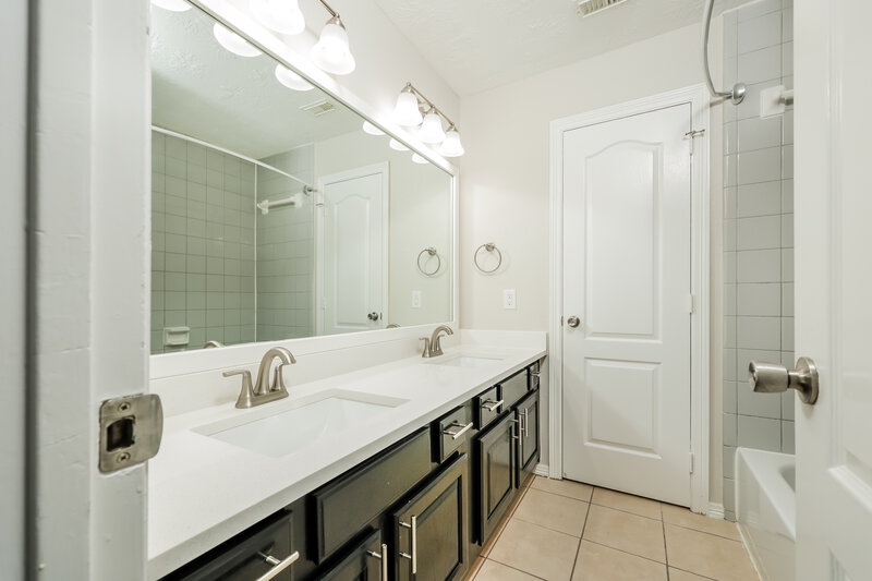 2,385/Mo, 26118 Cypresswood Dr Spring, TX 77373 Bathroom View