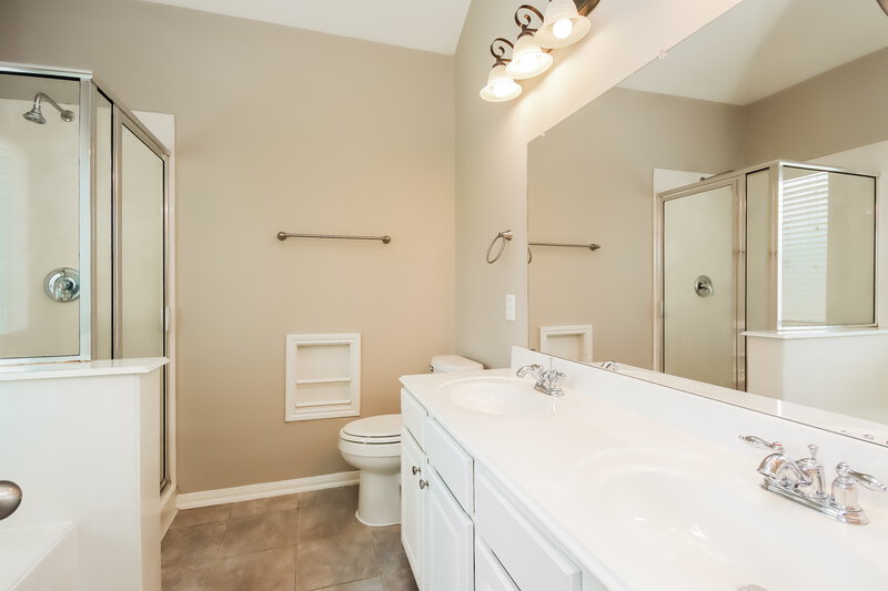 2,490/Mo, 27423 Macy Hills Ct Spring, TX 77386 Main Bathroom View