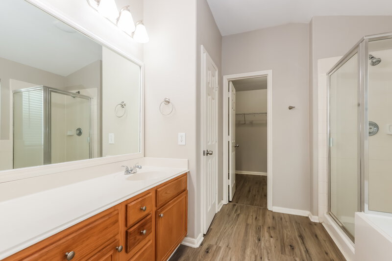 2,400/Mo, 14635 Lothbury Dr Cypress, TX 77429 Main Bathroom View