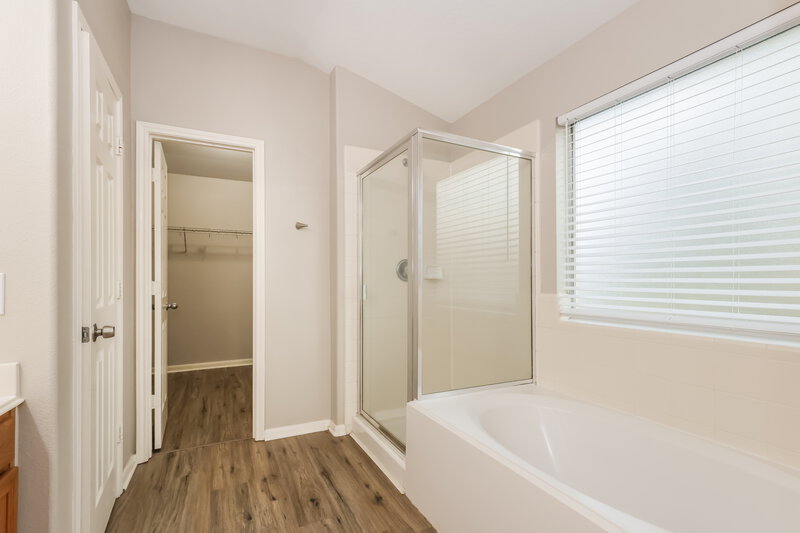 2,400/Mo, 14635 Lothbury Dr Cypress, TX 77429 Main Bathroom View 2